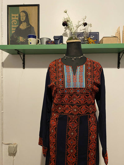 Palestinian dress