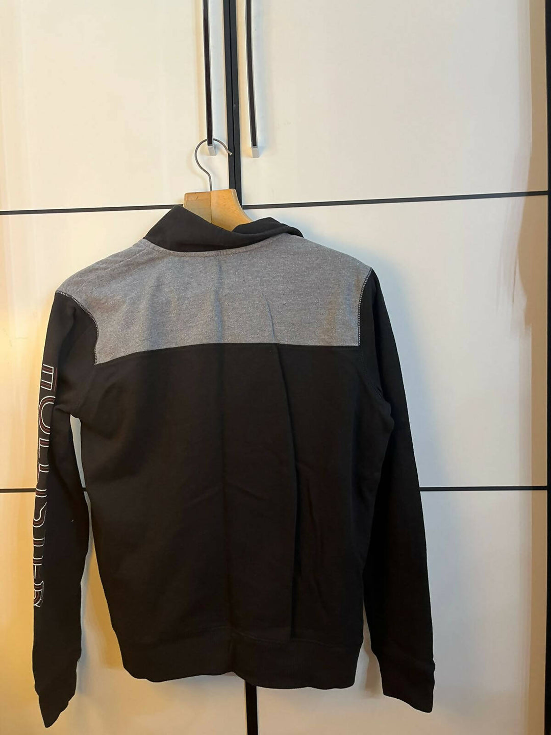 Hollister Grey & Black Hoodie Size M