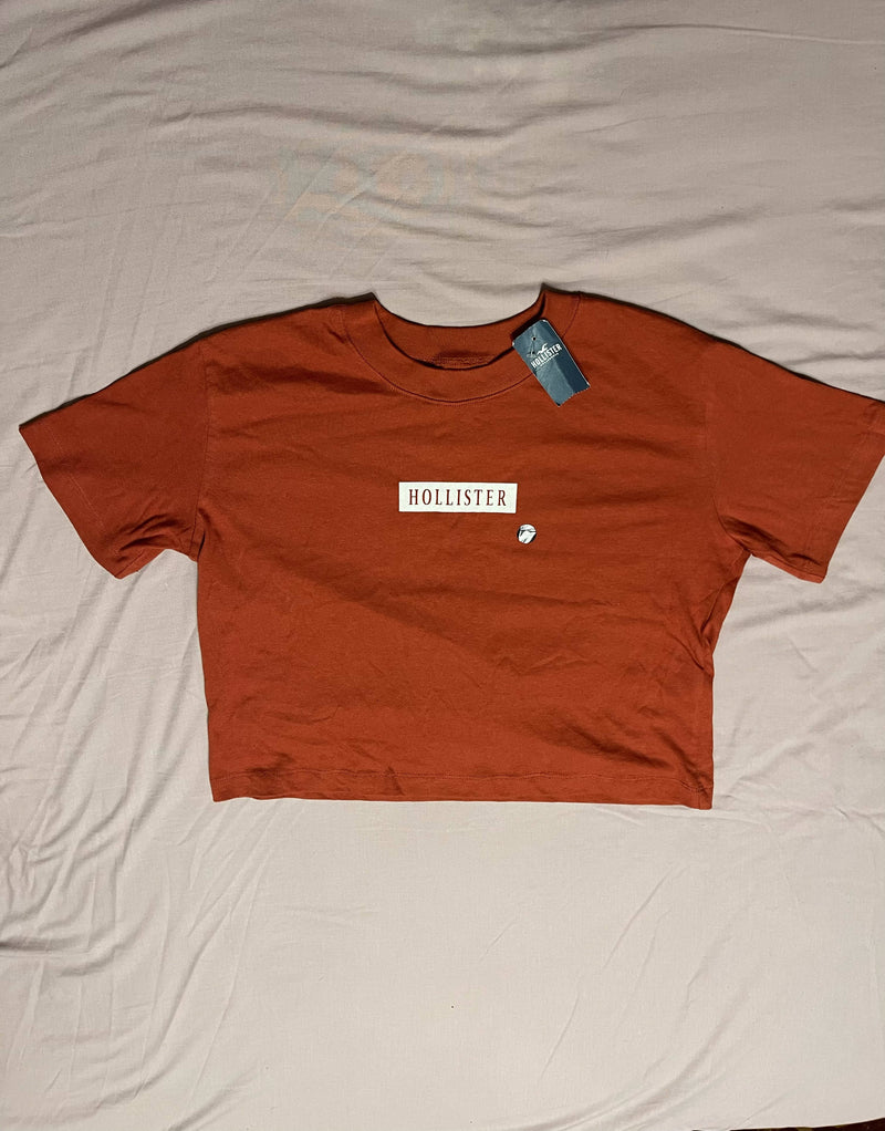 XS-S Hollister Cropped T shirt (NEW WITH TAG)
