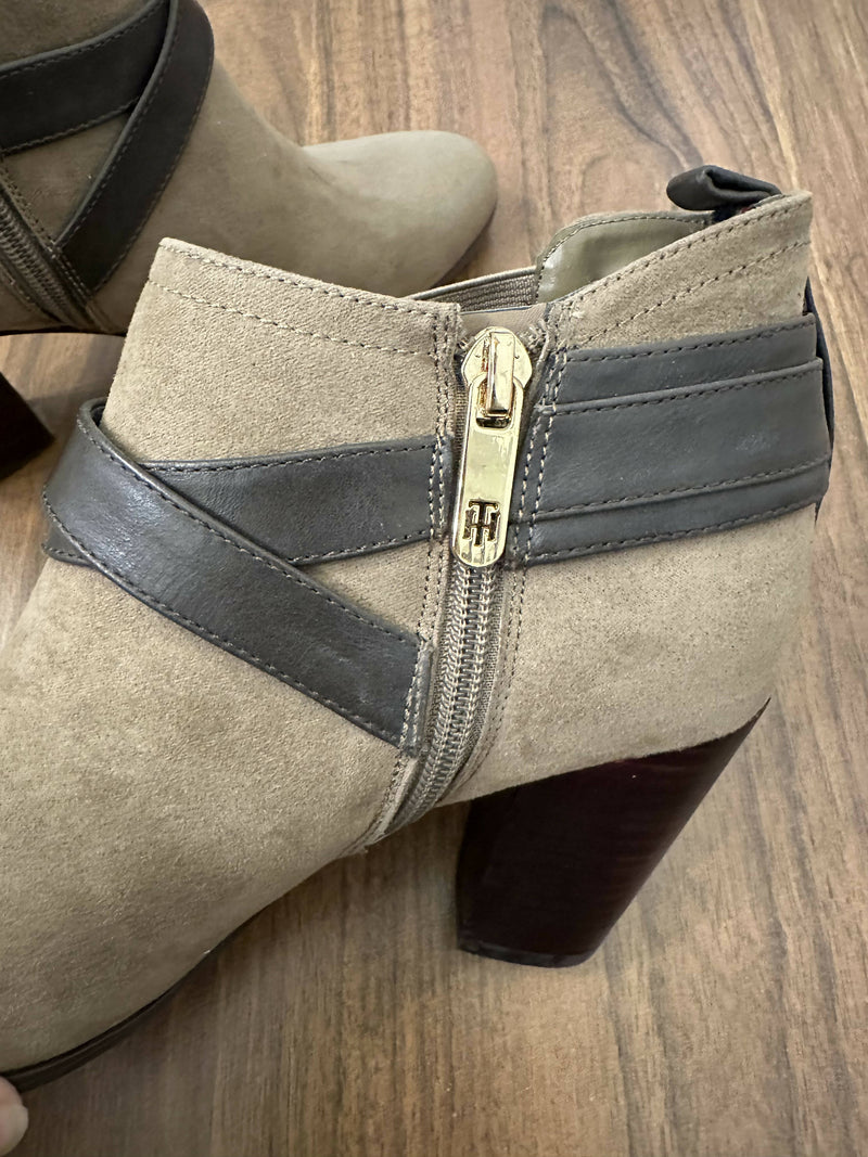 NEW Tommy Hilfiger Boots Size: 39