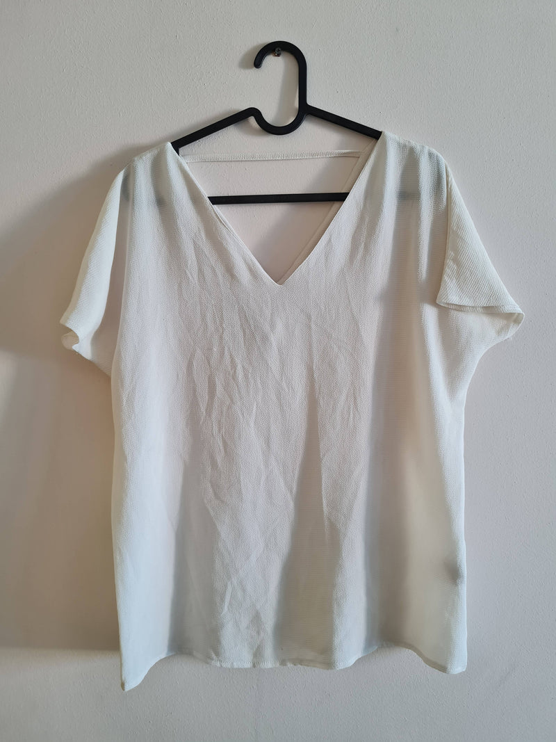 White short sleeve top Size: M/L