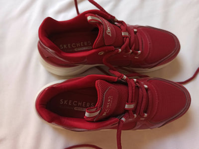 Red Skechers Air-Cooled Memory Foam Size:38.5