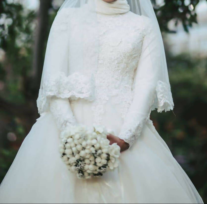 Wedding Dress with Veil Size M