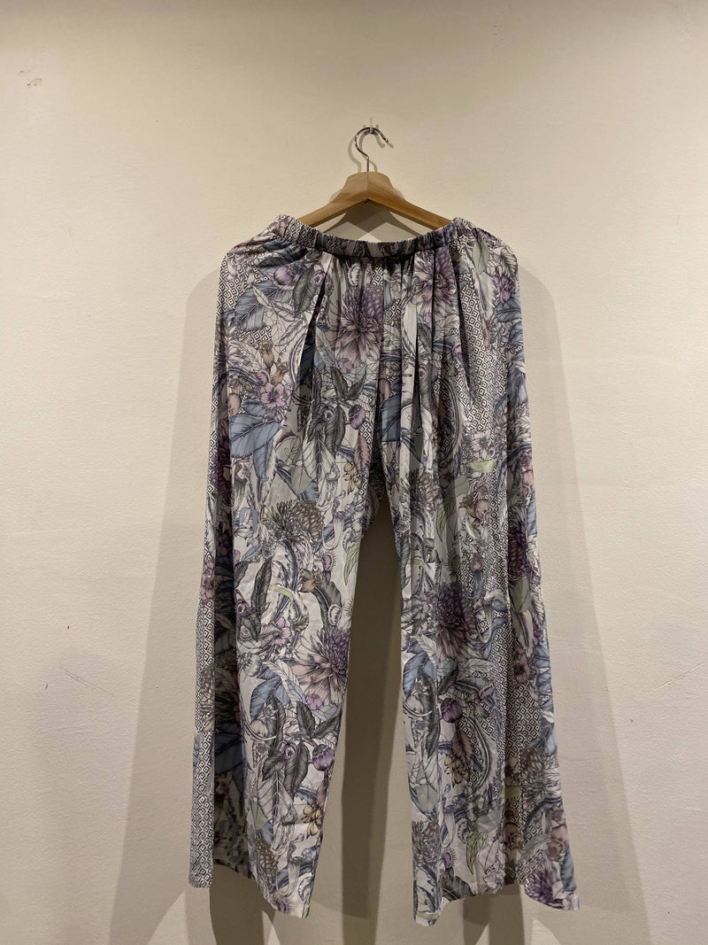 Floral pants Size: M