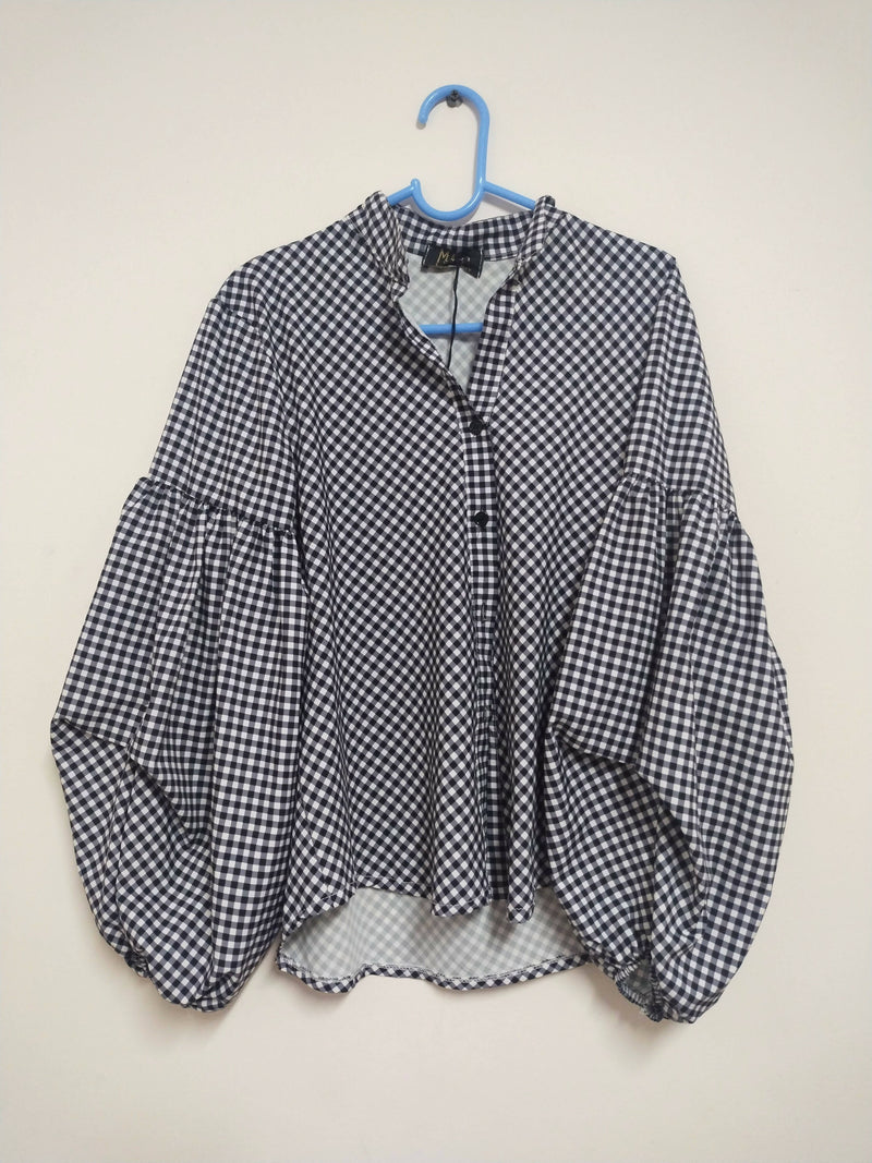 Free size Gingham Black & white top with balloon sleeves