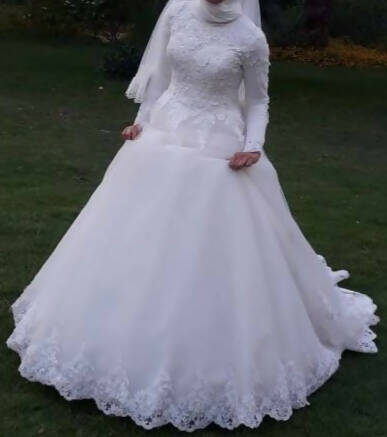 Wedding Dress with Veil Size M