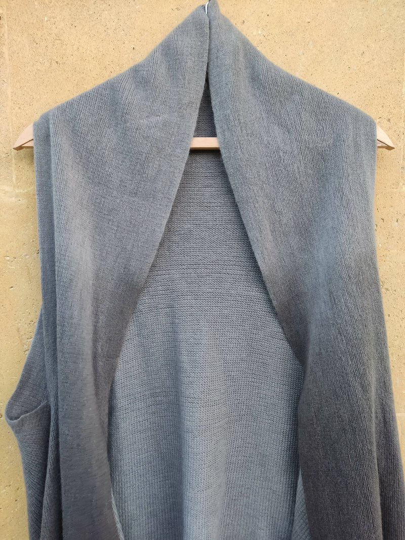 Grey Sleeveless Shawl Size L