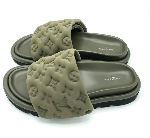 Louis Vuitton Pool Pillow Comfort Mules Kaki color size 38