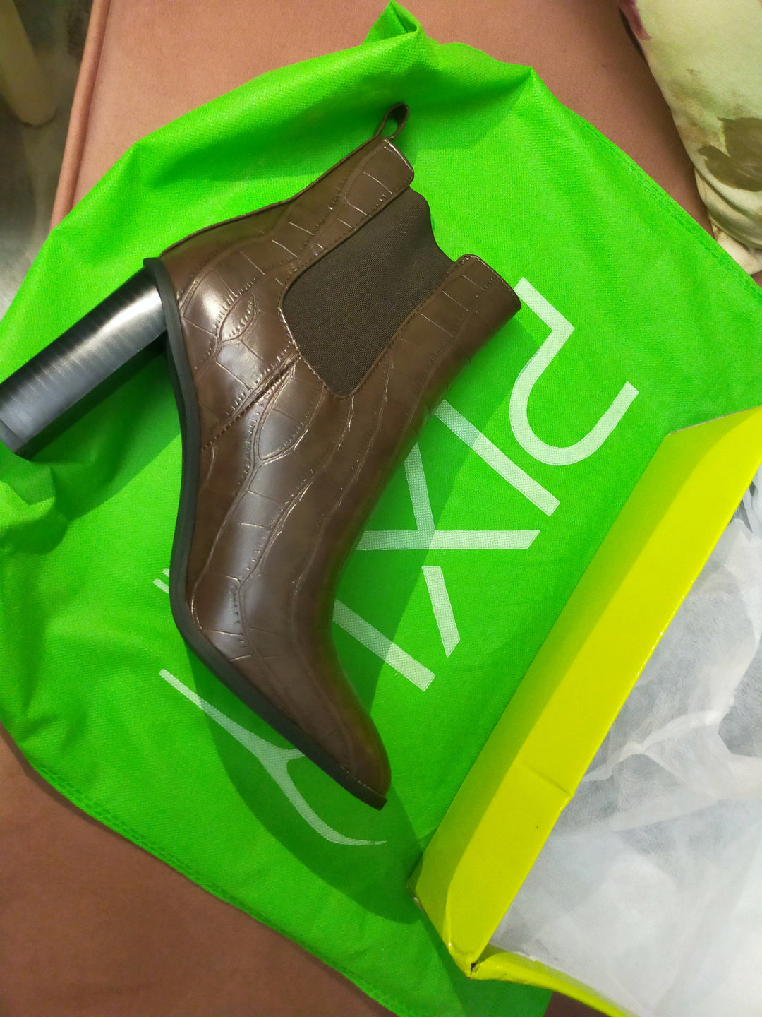 NEW Half Boot Size: 41