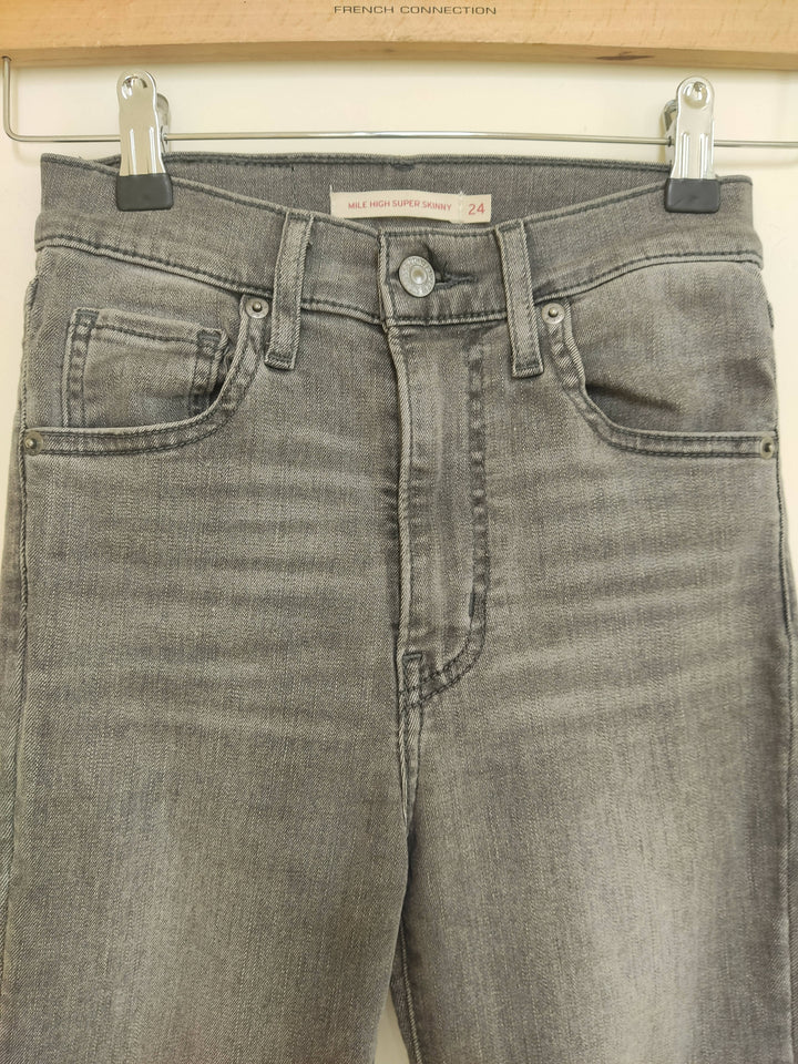 LEVI'S Skinny Dark Denim Size 24