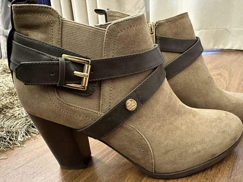 NEW Tommy Hilfiger Boots Size: 39