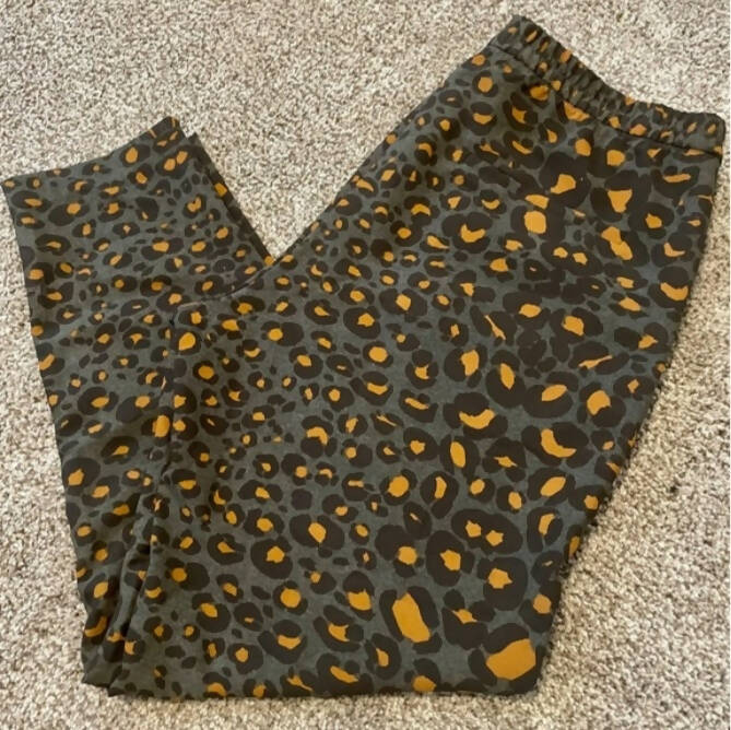 H&M Leopord print pants. Size: EU 34