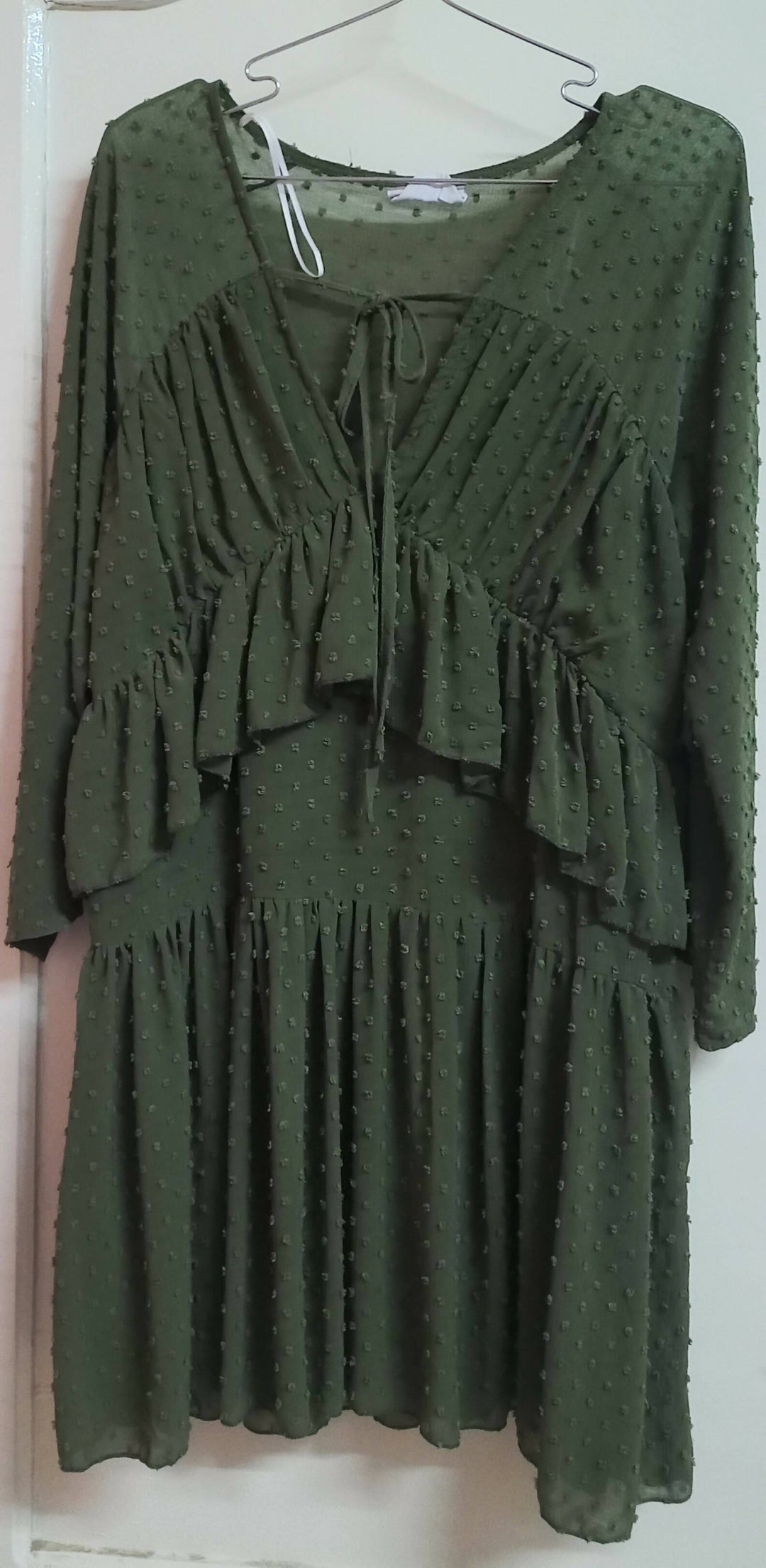 Ruffle Chiffon Dress Size: 14