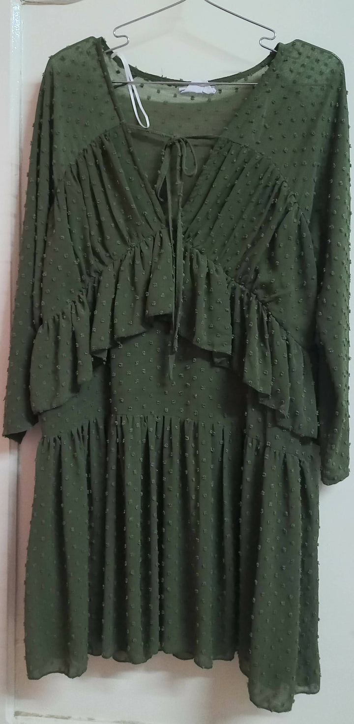 Ruffle Chiffon Dress Size: 14