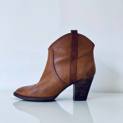 Massimo Dutti Short-Heeled Leather Boot - 37 EUR