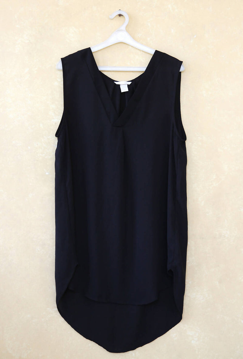 H&M V Neck Sleeveless Top Size: M/L